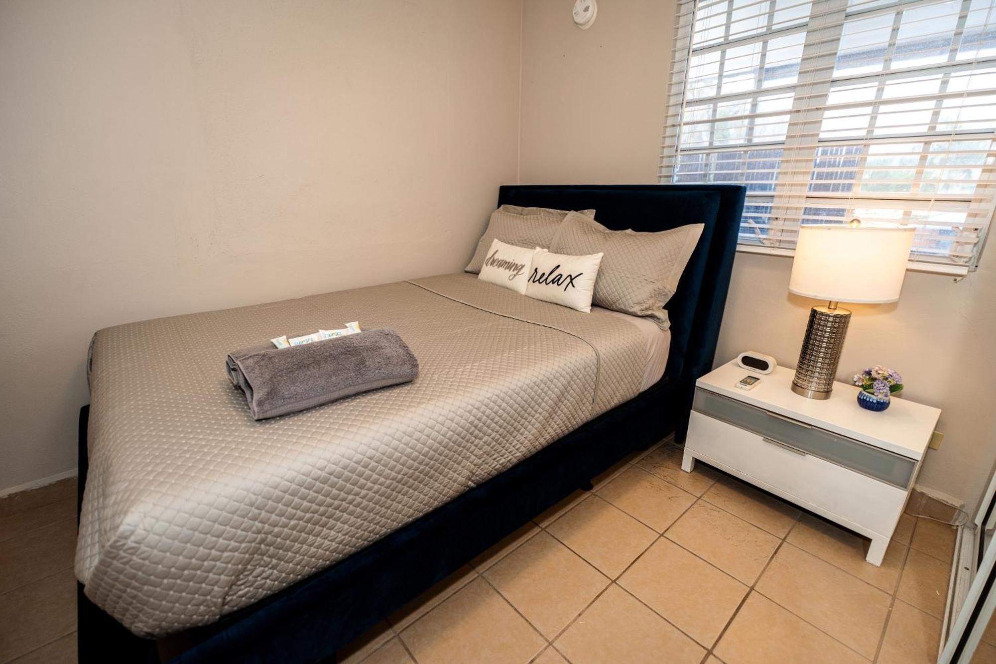 Apartamento Private Jacuzzi Oasis With Mountain Views And Free Parking Ponce Exterior foto
